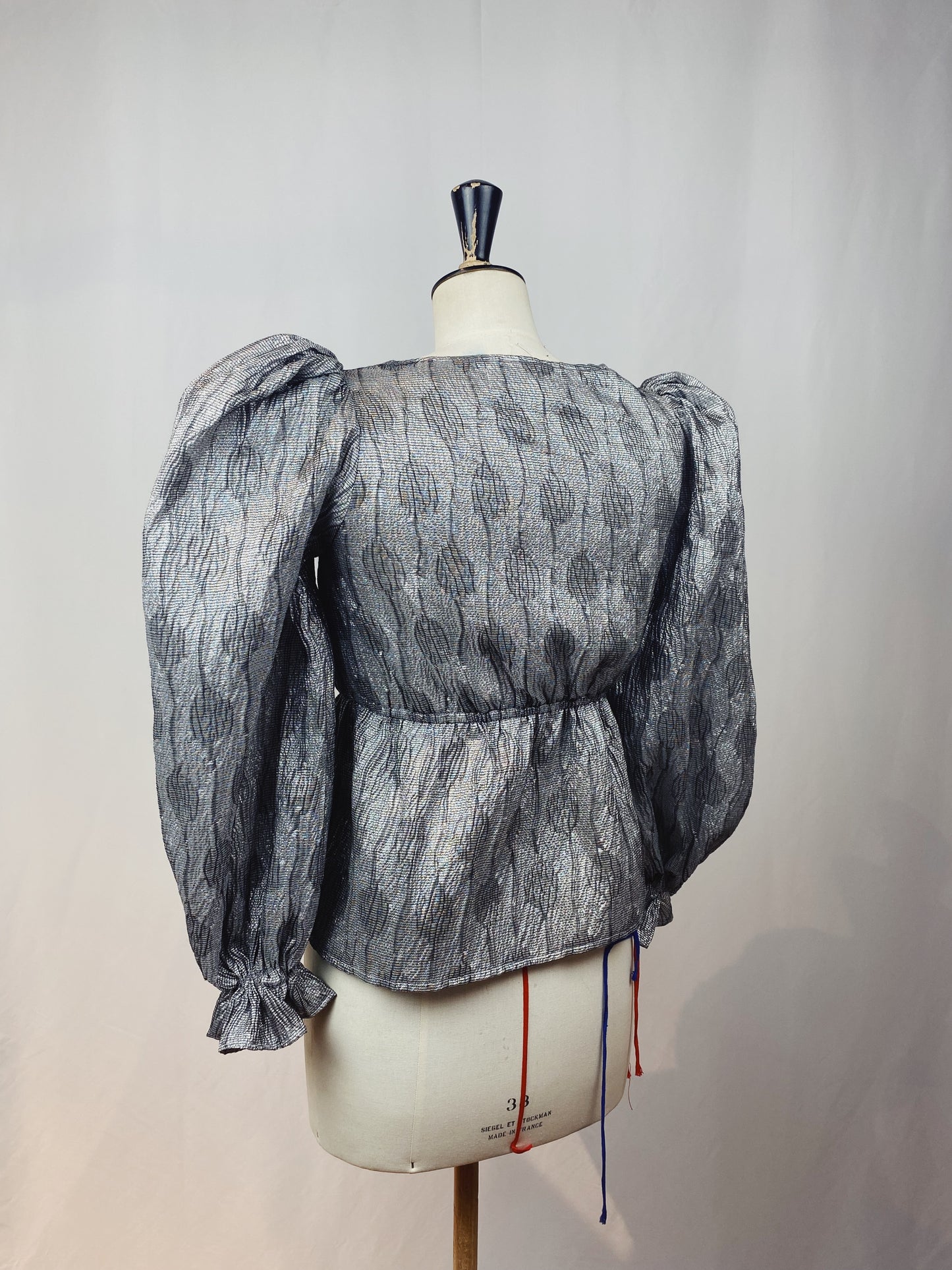 Blouse peau d’âne, argentée